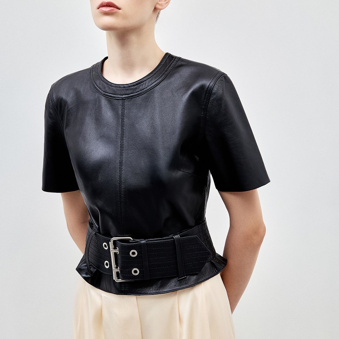 Blusa Couro Pesponto Vivian